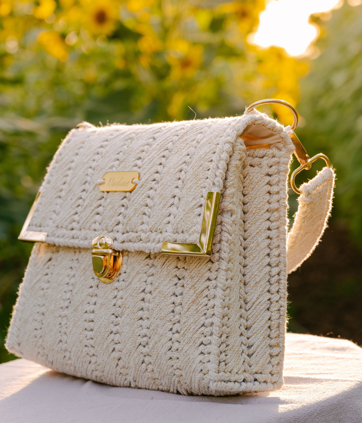 Sac à main en crochet écru