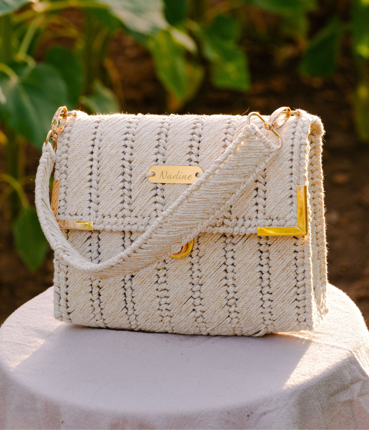 Sac à main en crochet écru