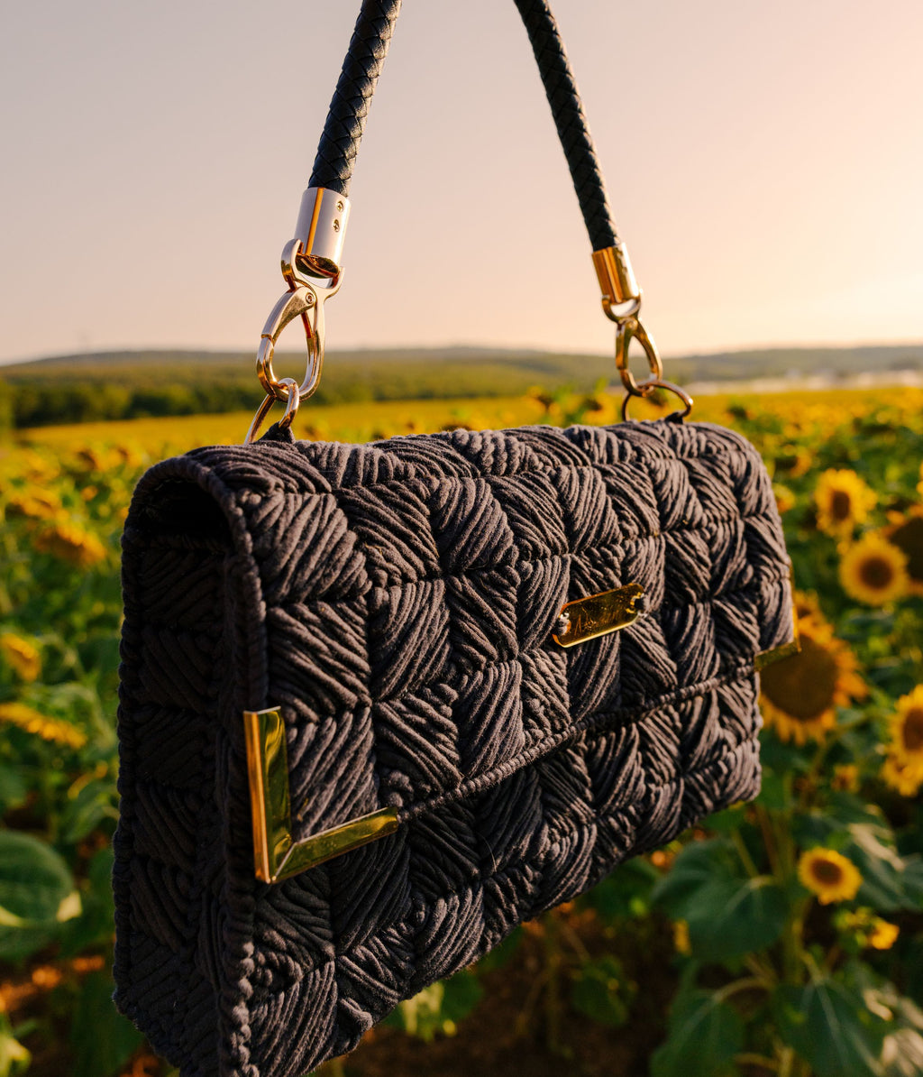 Sac à main au crochet noir rigide