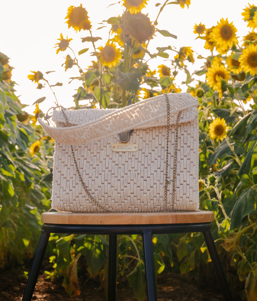 Sac rigide en crochet écru