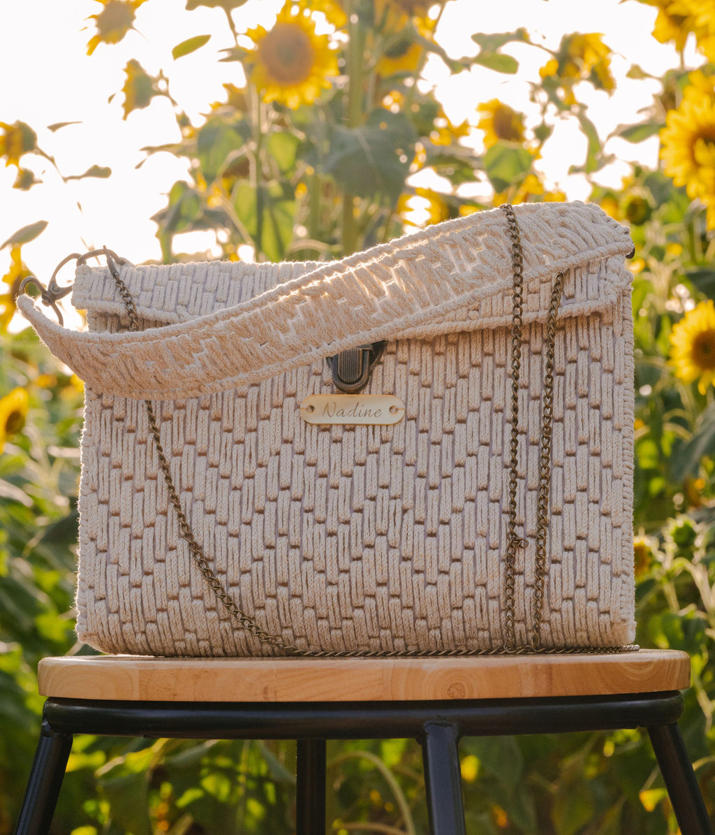 Sac rigide en crochet écru