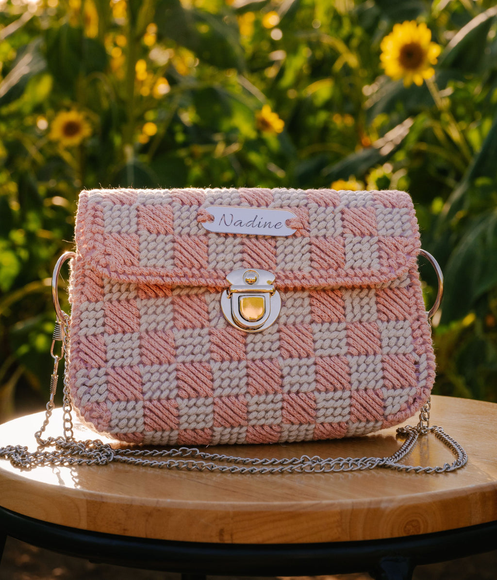 Sac crochet damier rose poudré & écru