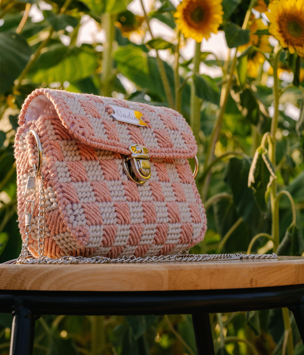 Sac crochet damier rose poudré & écru