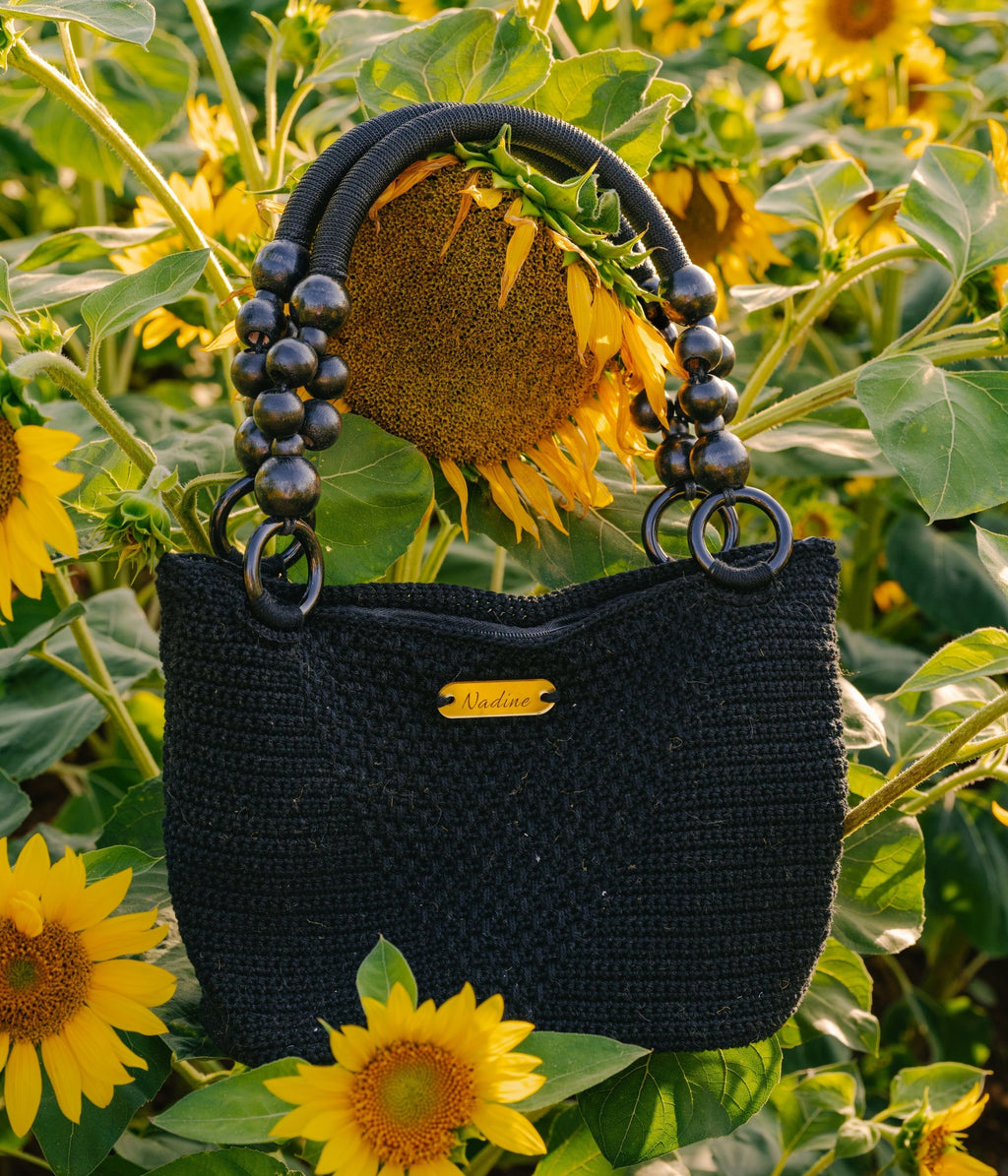 Sac à main crochet noir et perles en bois