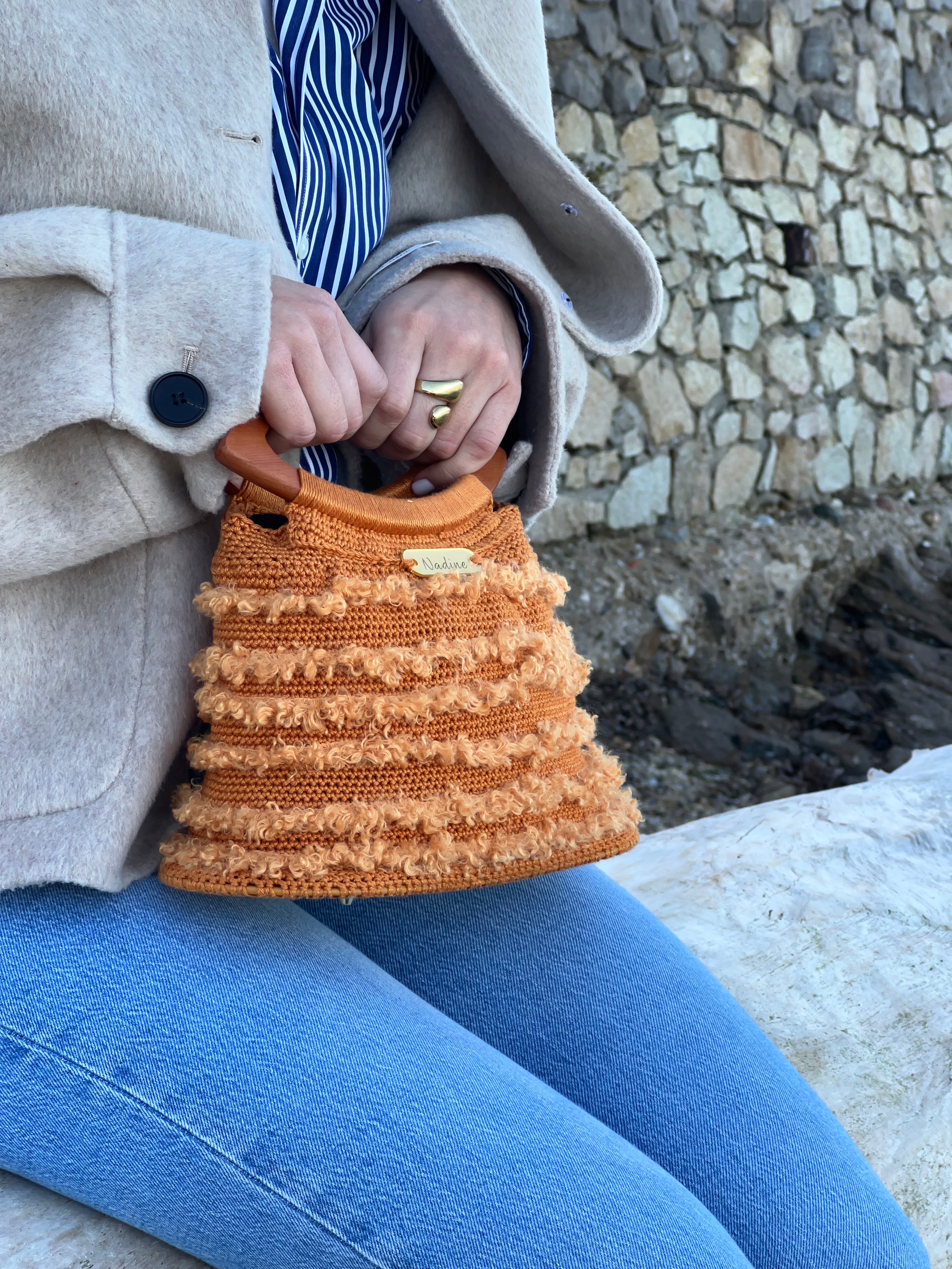 Sac en crochet camel à anses en bois