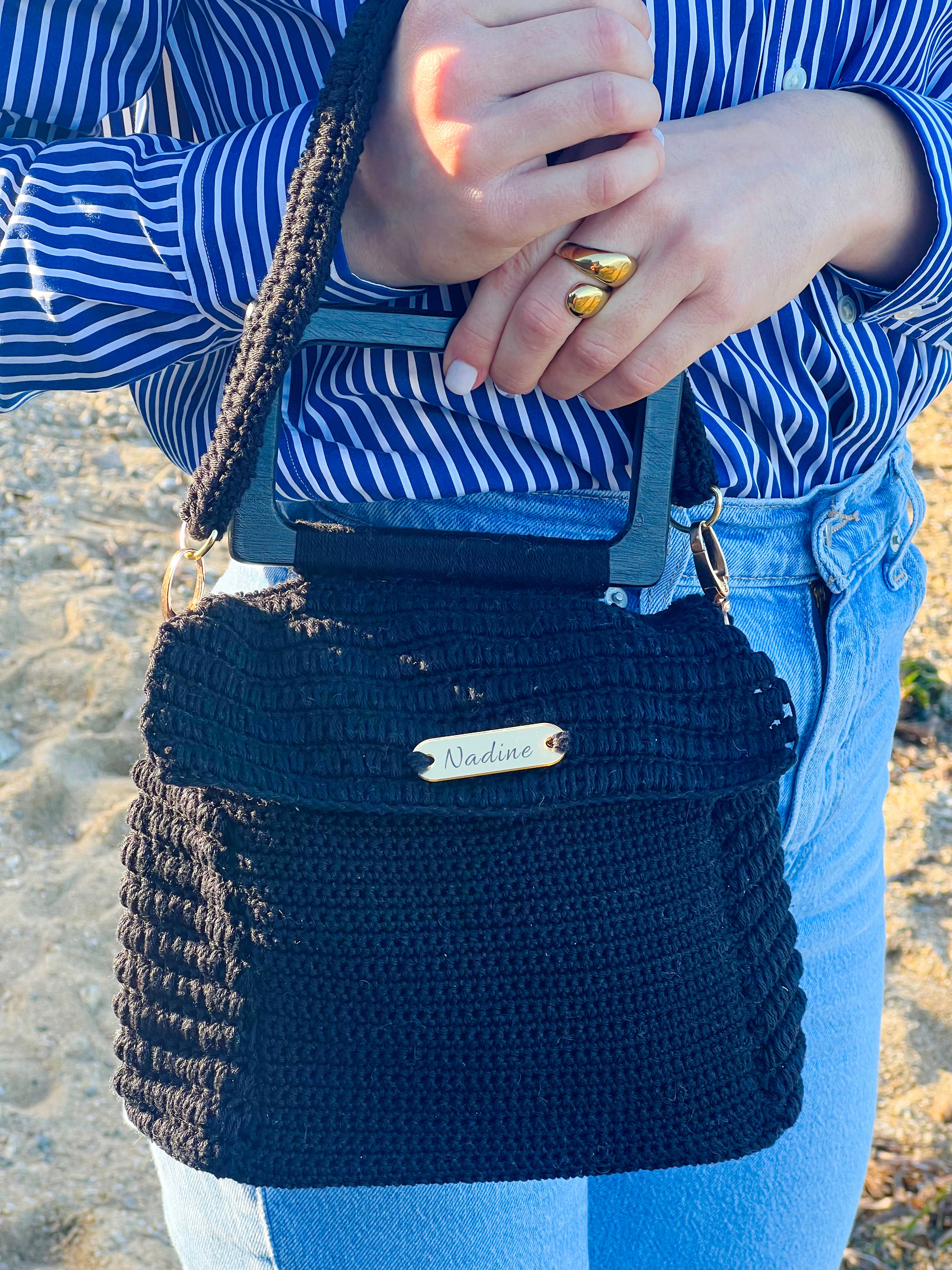 Sac noir avec poignée rigide