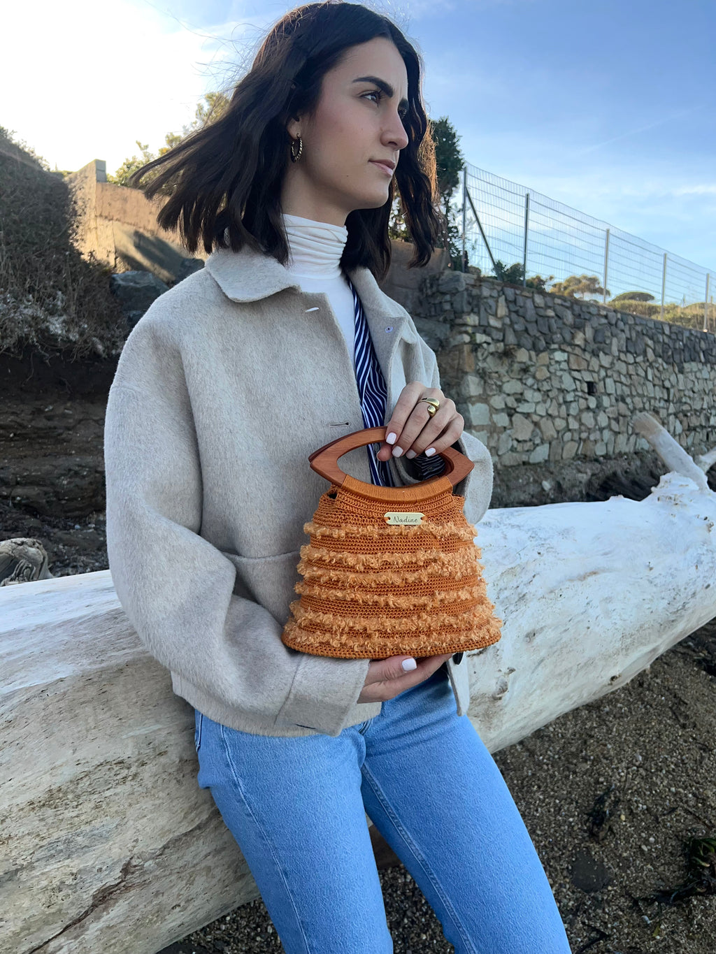 Sac en crochet camel à anses en bois